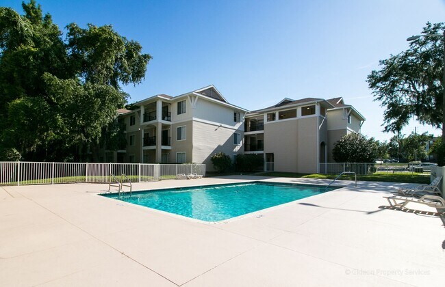 Building Photo - Beautiful 4/4 Condo in University Terrace