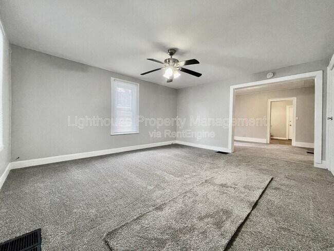 Building Photo - 1011 Quarry Ave NW