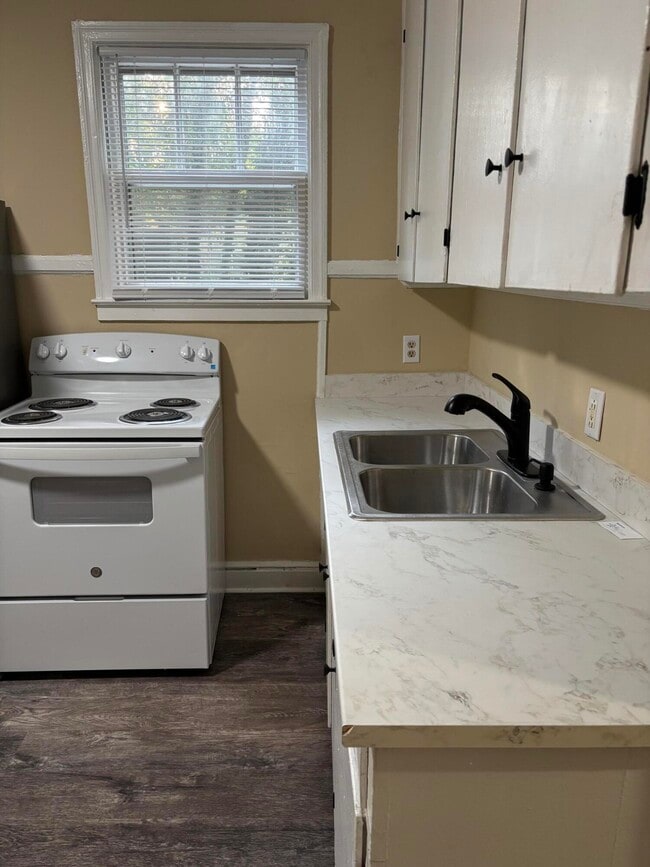 Building Photo - 901 Miller Rd