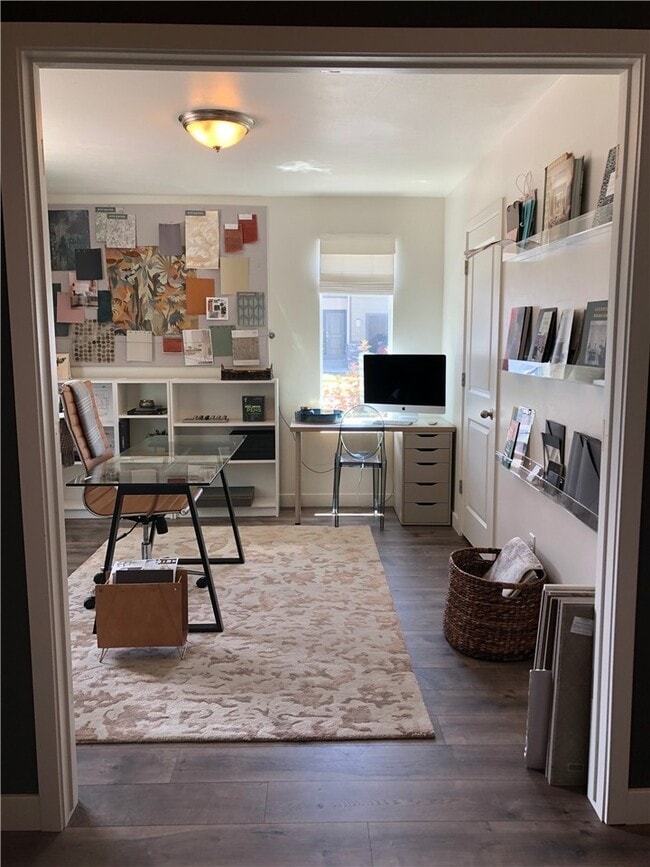 Building Photo - Luxury Bluffdale 4 Bedroom Town Home