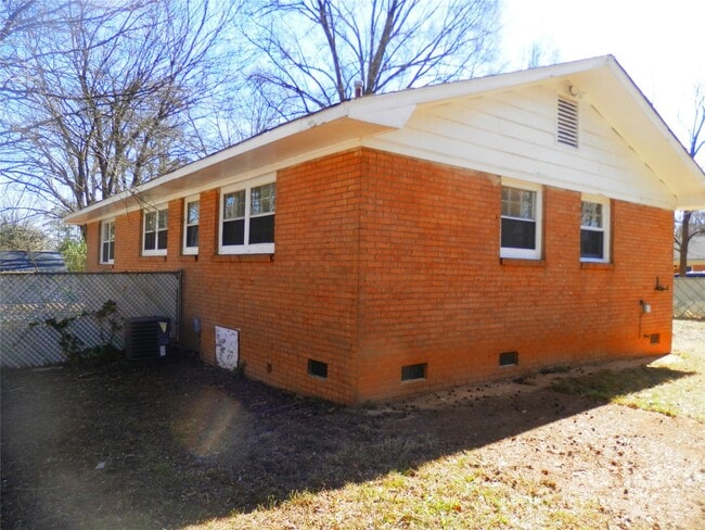 Building Photo - 815 Echo Glen Rd