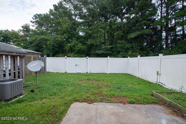 Building Photo - 780 Pinewood Dr