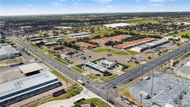 Building Photo - 13 Redbud Ave