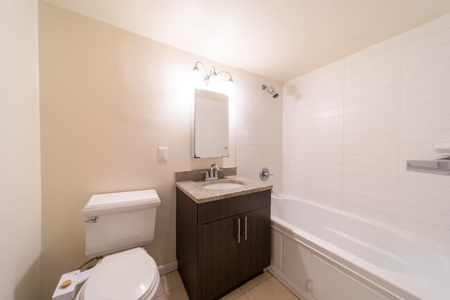 Building Photo - 357 Varick St
