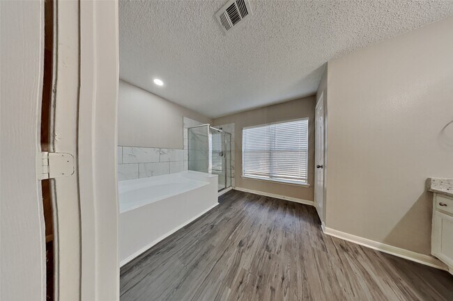 Building Photo - 17322 Harmony Hill Dr