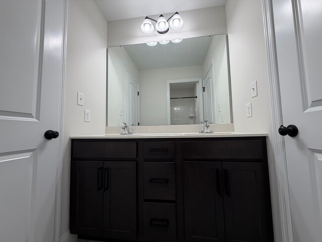 Building Photo - 156 Far Meadow Dr