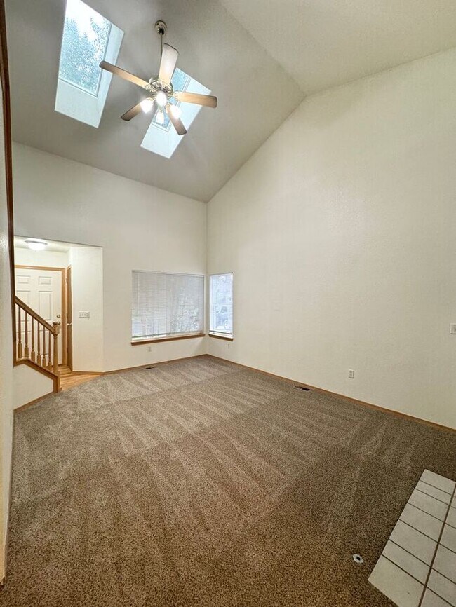 Building Photo - Charming 3 Bed/2 Bath Home with Attached 2 Car Garage in Mariana Butte