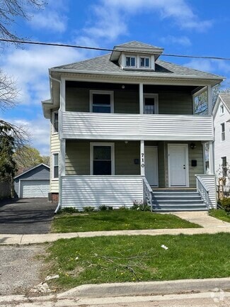 Building Photo - 710 N Poplar St