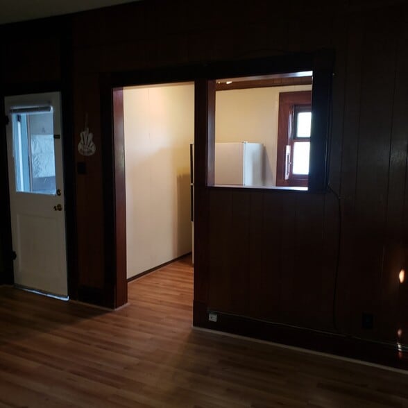 Building Photo - 319 N Doak St