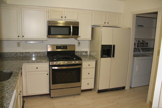 Building Photo - 45 Tunxis Village