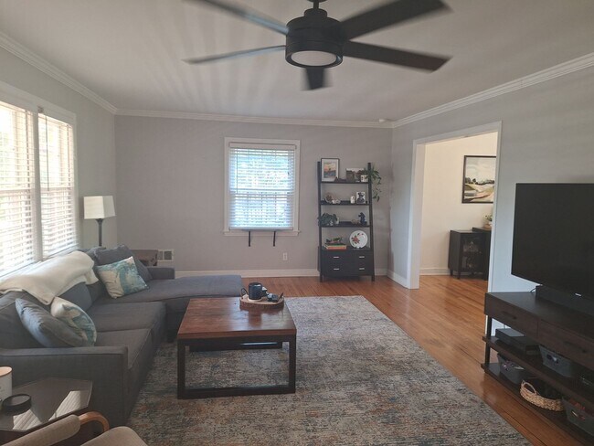 Building Photo - Magnificent Four Bedroom Home - Minutes Away from Numerous Attractions!