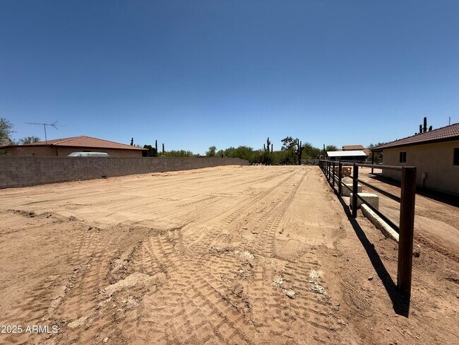 Building Photo - 6703 E Calle de Las Estrellas Rd