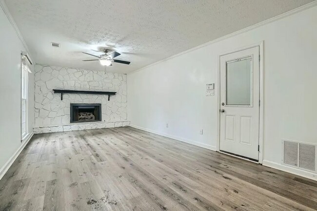 Building Photo - Updated 3BR Home on Corner Lot in Whitewater School District