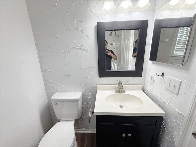 Building Photo - 1713 River Birch Dr