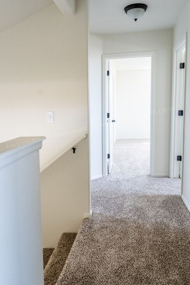 Building Photo - Gorgeous 4-Bed, 2.5 Bath Home in Windsor!