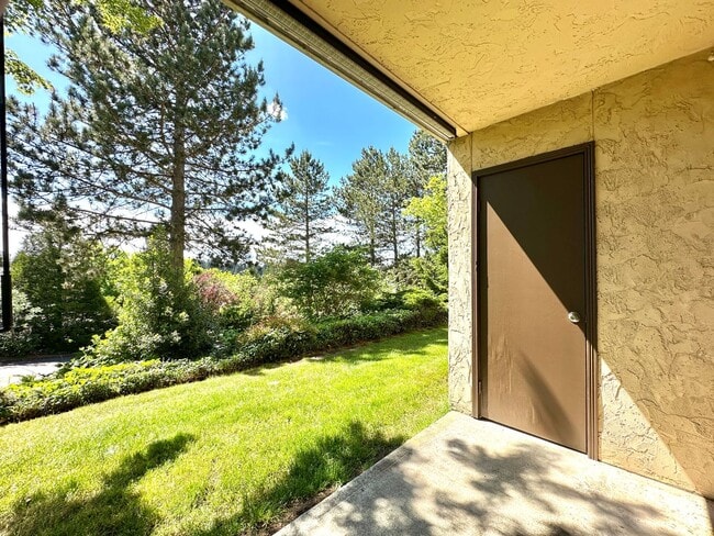 Building Photo - 2Bd/1Ba Kirkland Condo