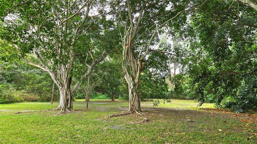 Building Photo - 1910 Palmland Dr