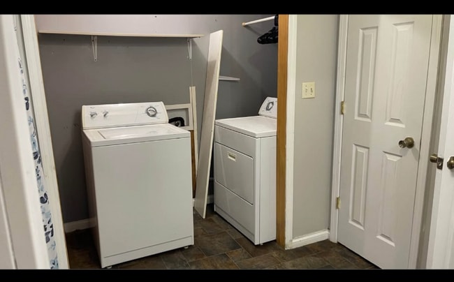 Building Photo - 28 1st St