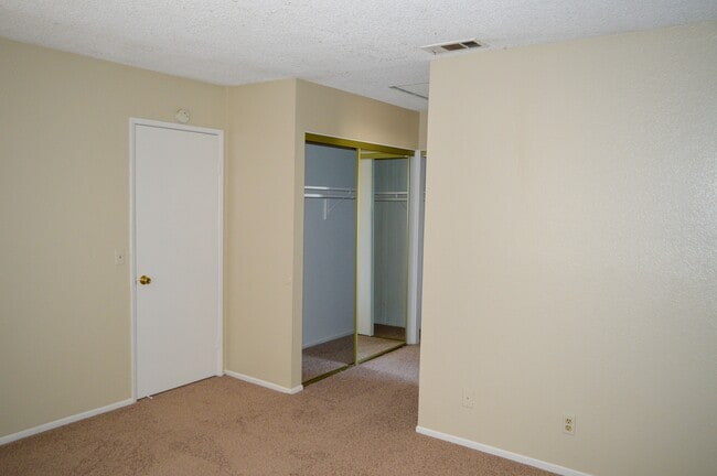 Building Photo - 11249 Heathrow Dr