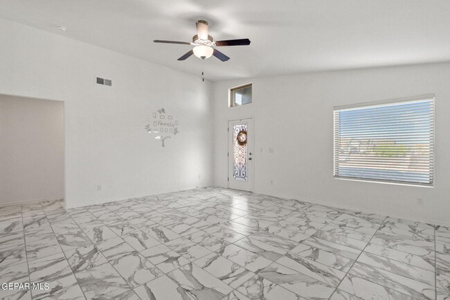 Building Photo - 2833 Maria Casas St