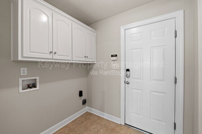 Building Photo - 633 Ventana Dr