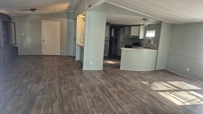 Building Photo - 2 Bed Home