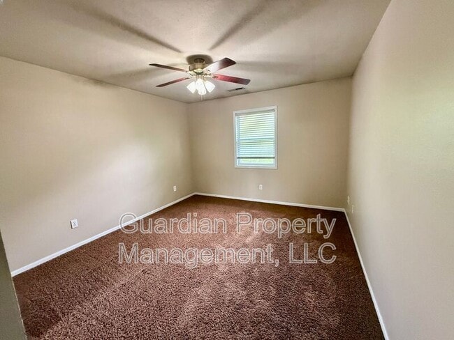 Building Photo - 515 W 11th St