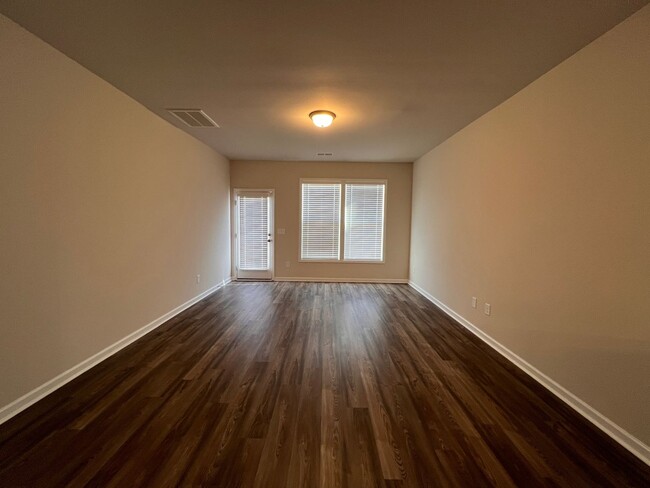 Building Photo - 828 Justify Lp