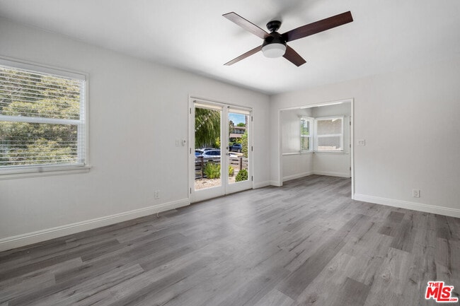 Building Photo - 908 Venezia Ave