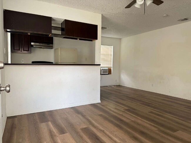 Building Photo - Two Bedroom Charmer with Washer & Dryer In...