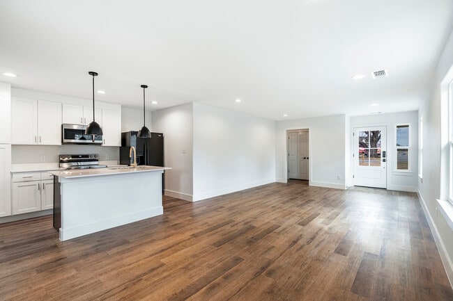 Building Photo - 1521 S Rusk Ave