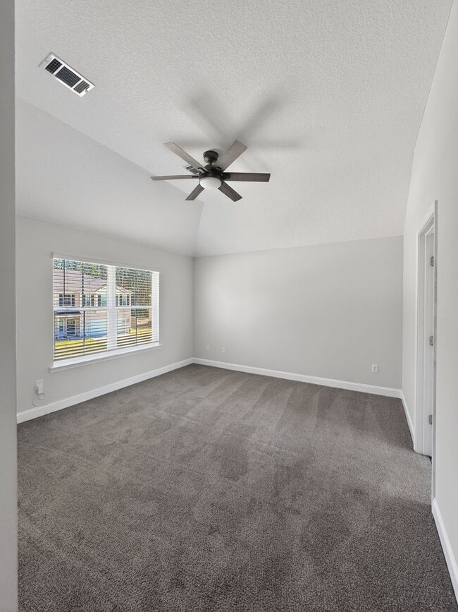 Building Photo - RATE DROP ALERT (was $2350/month) and MOVE-IN SPECIAL: 50% OFF 1ST MONTH'S RENT!**