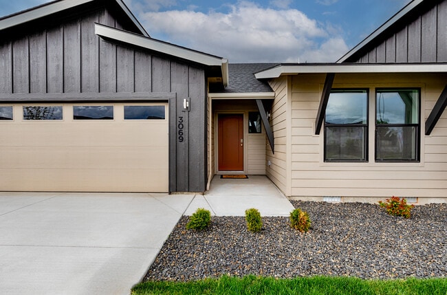 Building Photo - 3069 S Trafori Ave