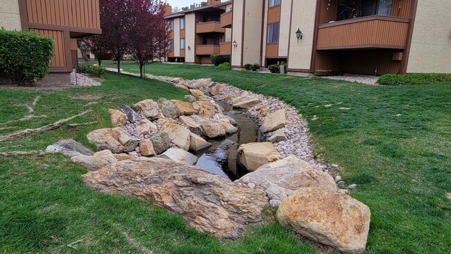 Building Photo - 6841 Countrywoods Cir