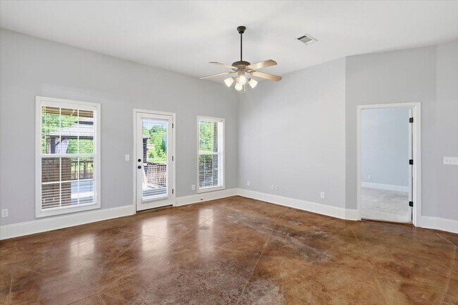 Building Photo - Charming Brandon Home for Rent
