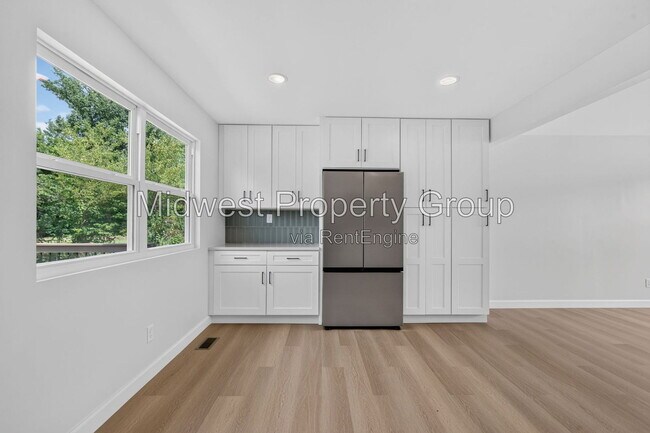 Building Photo - 13 S Perry Cir