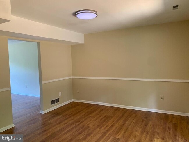 Building Photo - 249 Periwinkle Ave