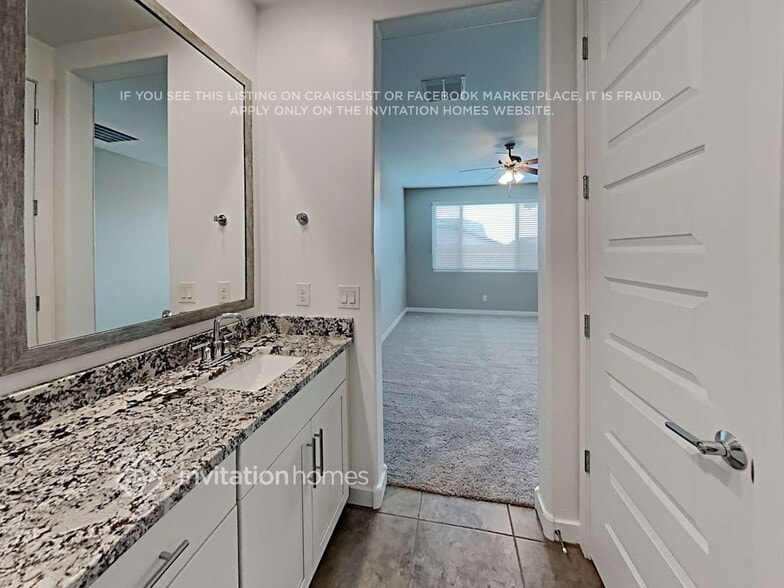 Building Photo - 18841 W Canterbury Dr