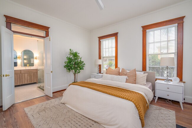 Building Photo - Bungalow Heaven in Baldwin Park!