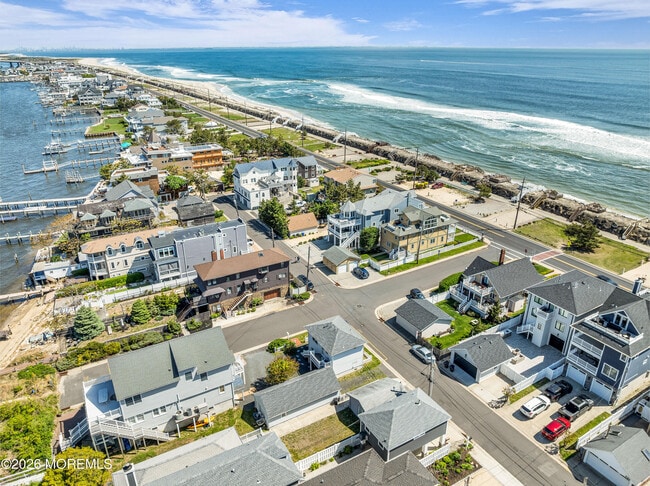 Building Photo - 1 Beach Way