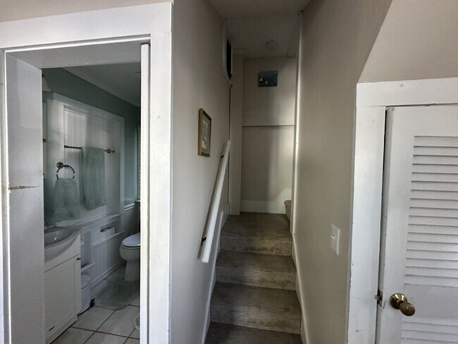 Building Photo - 2BR WINTER RENTAL, Fully Furnished– Heat Included, Near Downtown Kennebunkport