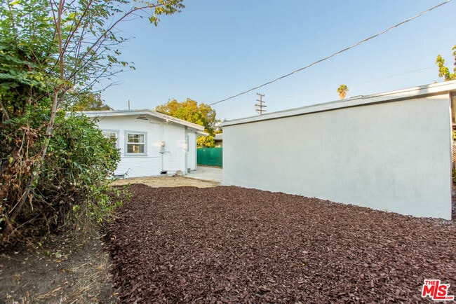 Building Photo - 408 W Garfield Ave