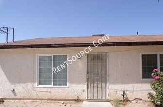 Building Photo - 2 Bedroom Duplex for Rent in Barstow