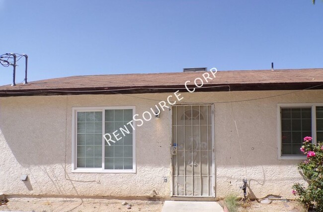 Primary Photo - 2 Bedroom Duplex for Rent in Barstow