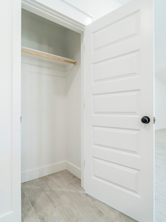 Building Photo - 1440 Emmerson St