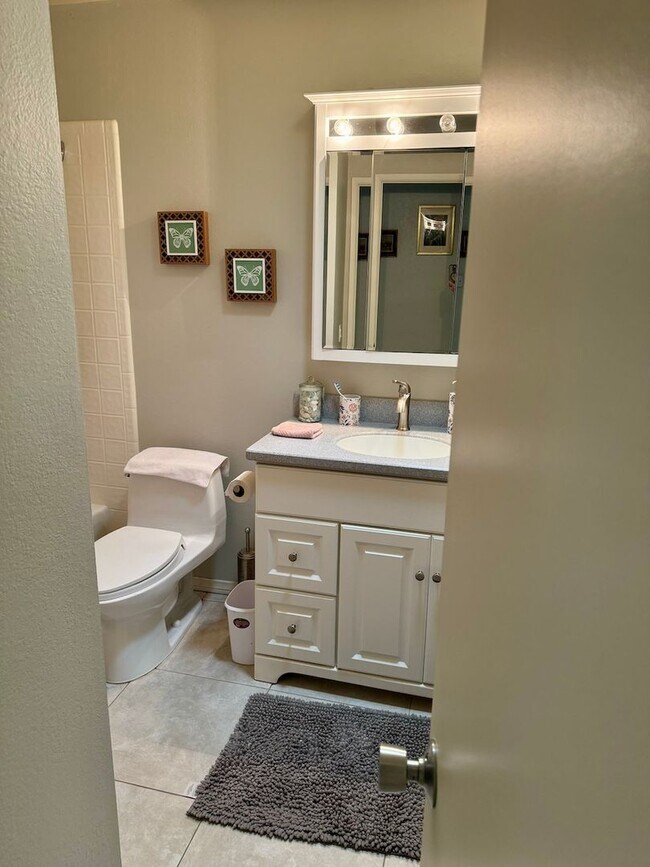 Building Photo - Nicely updated, one story Mission Oaks Home in Camarillo