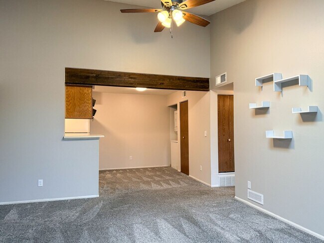 Building Photo - Move-in Incentive!