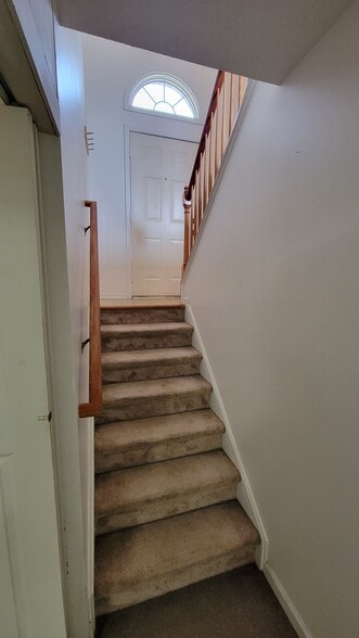 Building Photo - 131 Brookside Pl