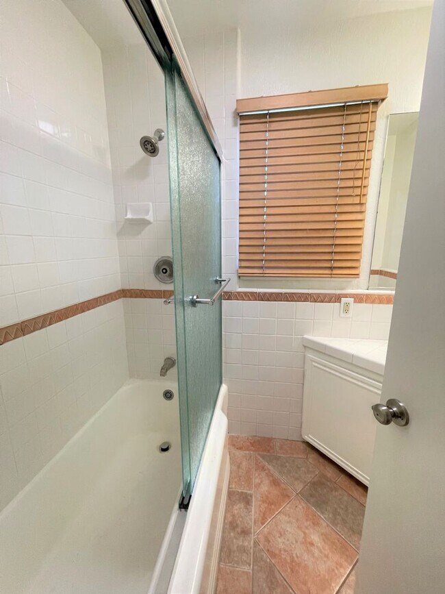 Building Photo - 86-90joanne