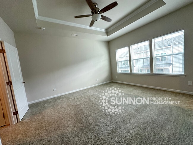 Building Photo - Beautiful 4 Bed 3.5 Bath Townhome minutes ...